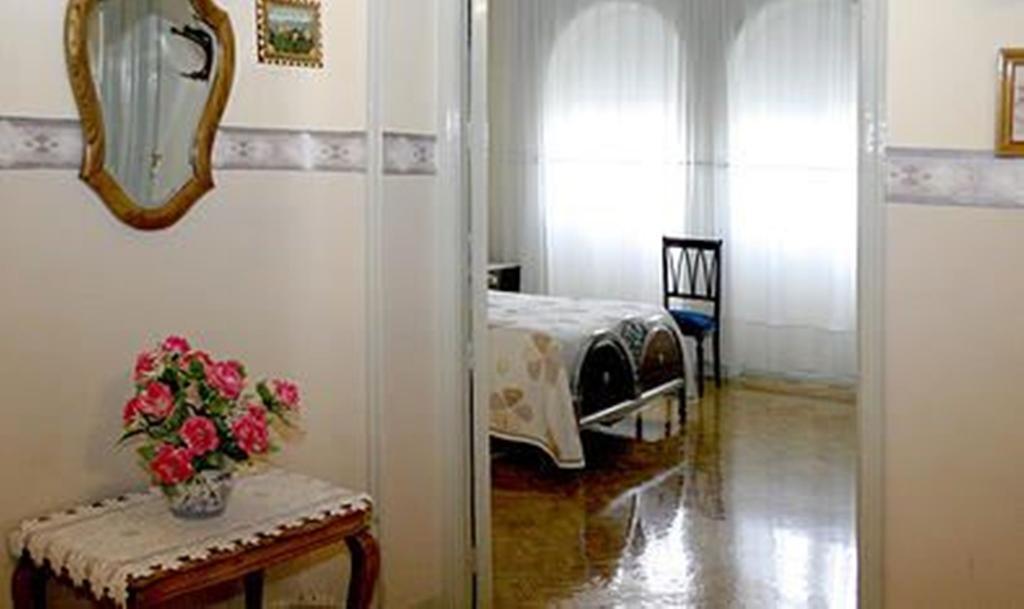 Hostal Delfina Мадрид Номер фото