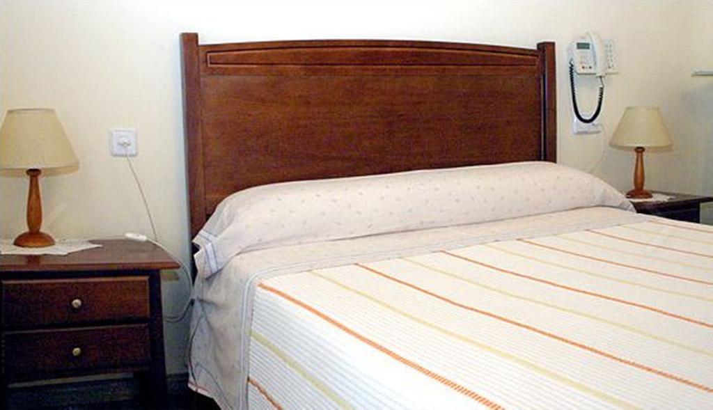 Hostal Delfina Мадрид Номер фото