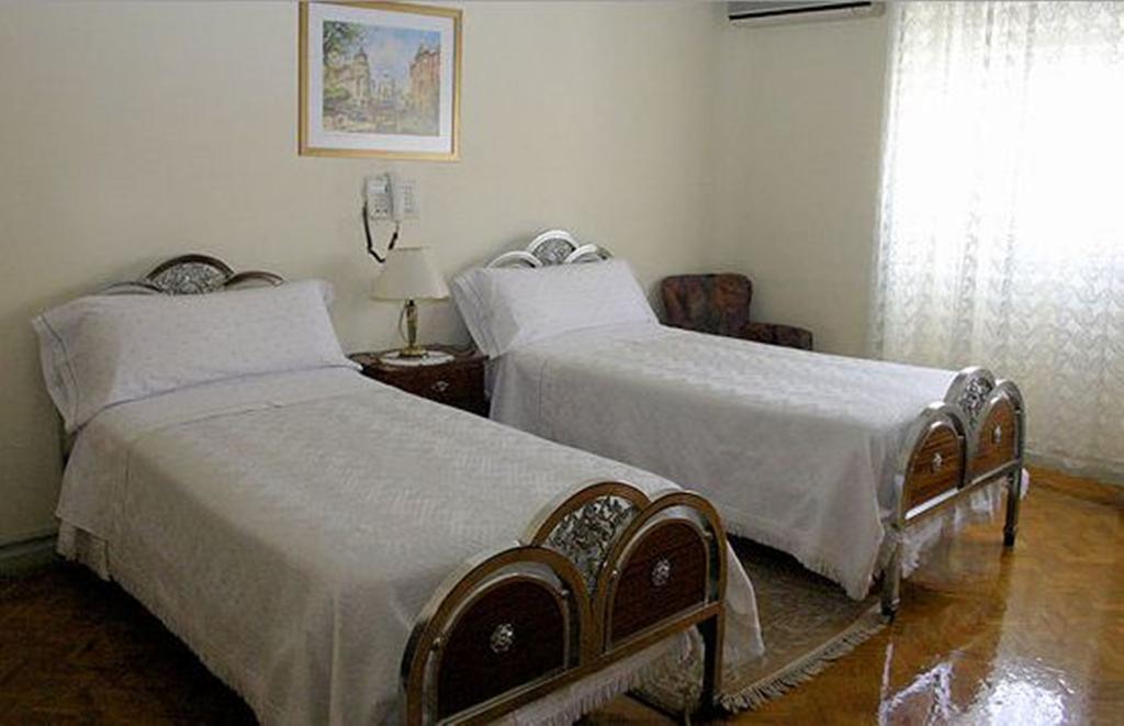 Hostal Delfina Мадрид Номер фото